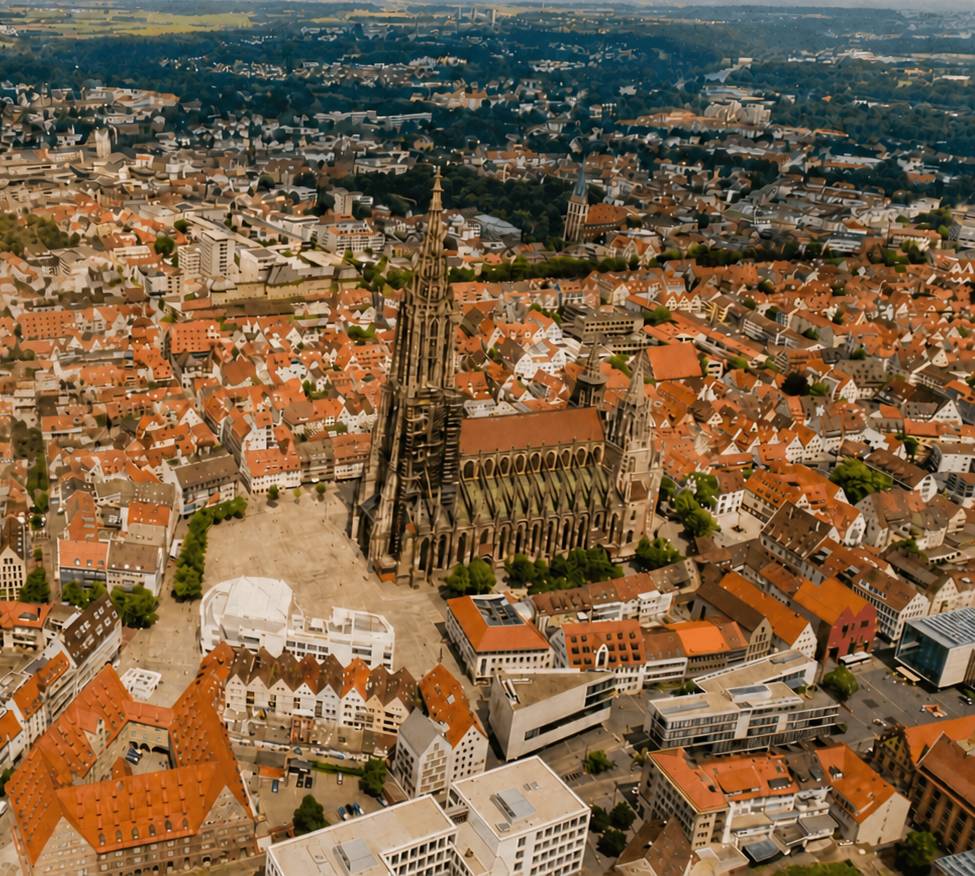 Luftbild der Ulmer Altstadt mit dem Ulmer Münster